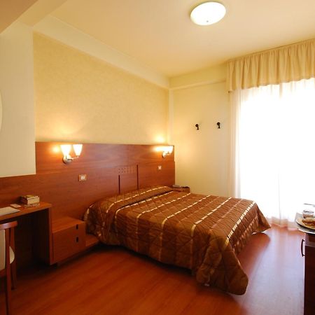 Hotel Gala Pesaro Exterior photo